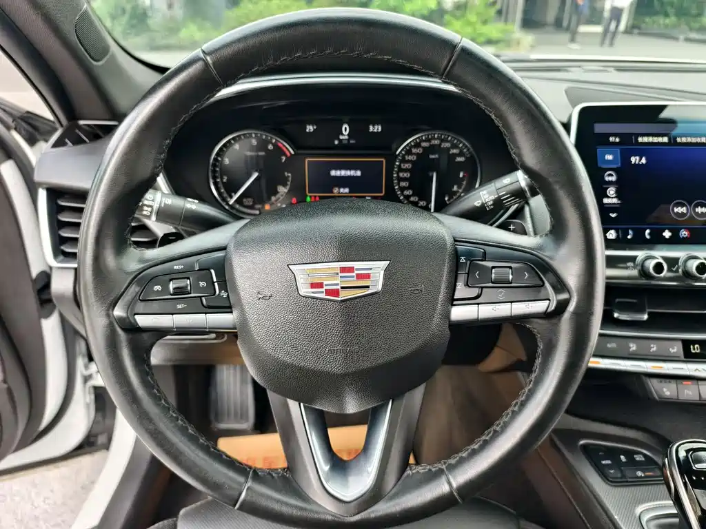 Cadillac CT5 — фото 22