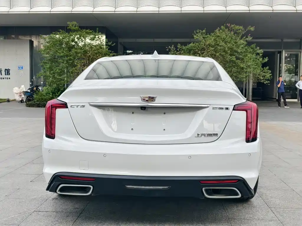 Cadillac CT5 — фото 8