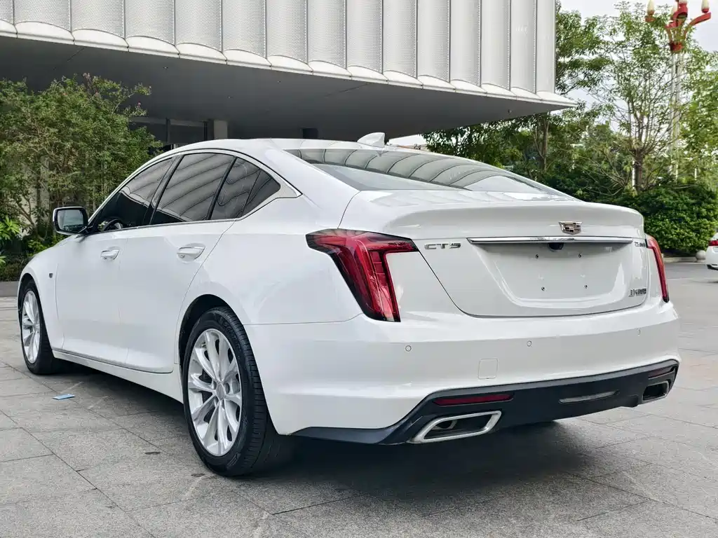 Cadillac CT5 — фото 9