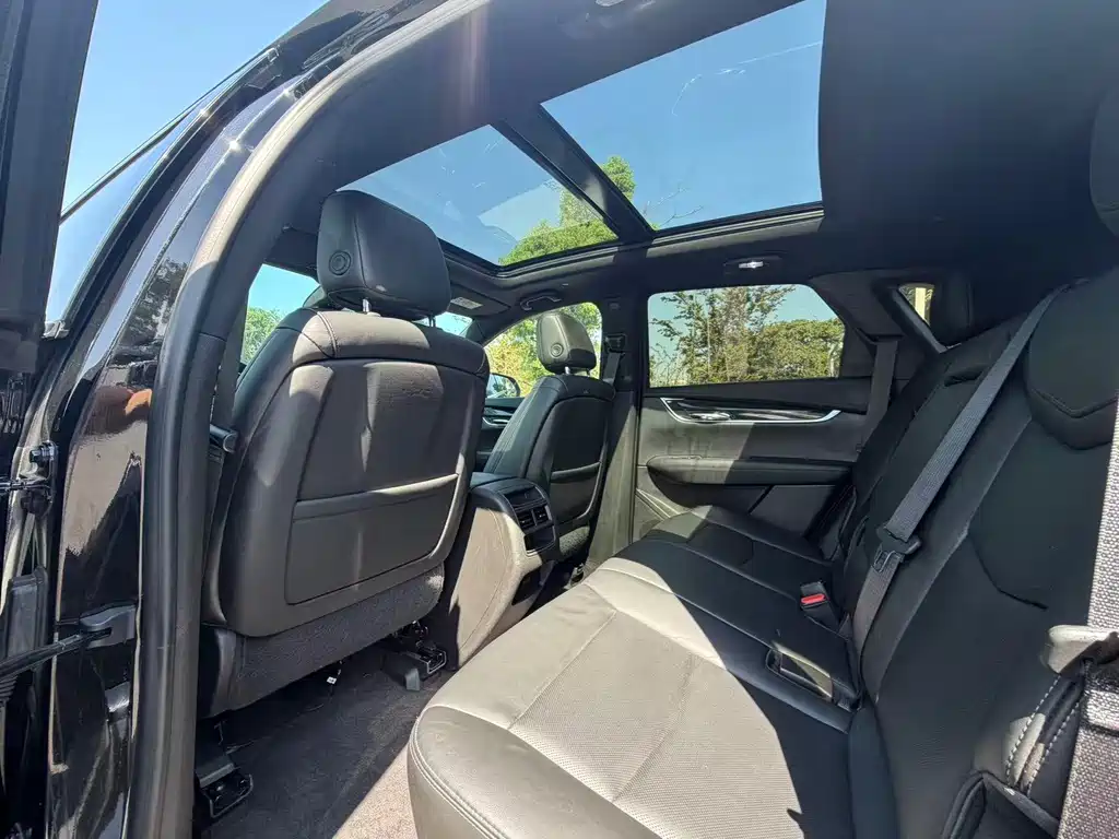 Cadillac XT5 — фото 8