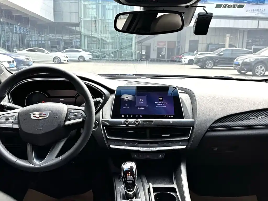 Cadillac CT5 — фото 4