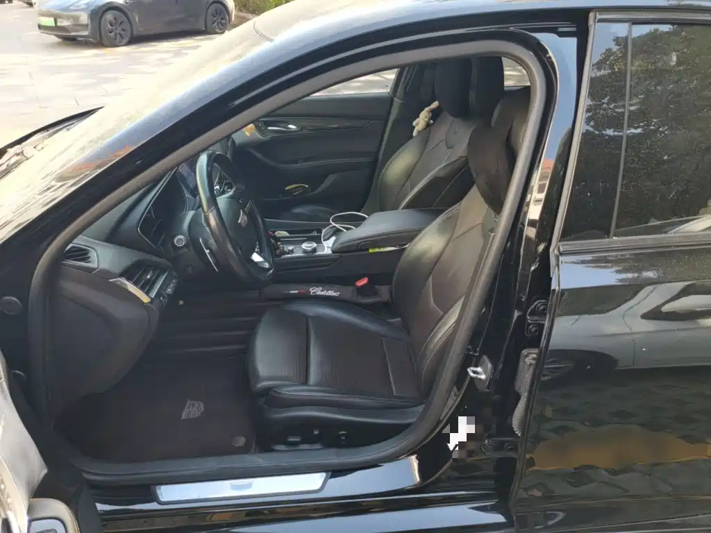 Cadillac CT5 — фото 11