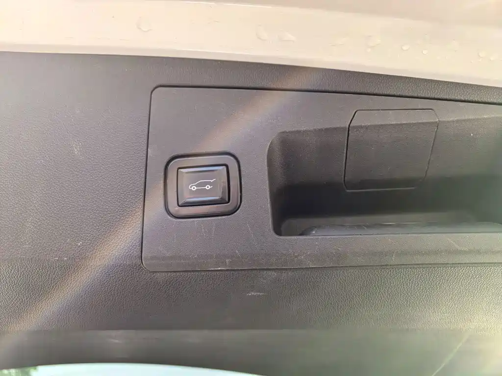 Cadillac XT5 — фото 23