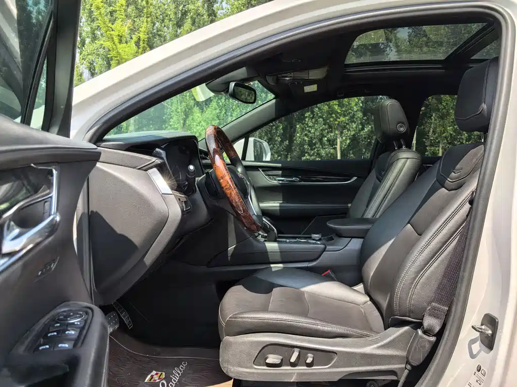 Cadillac XT5 — фото 7