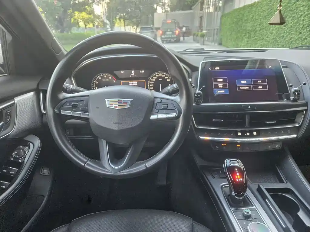 Cadillac CT5 — фото 8