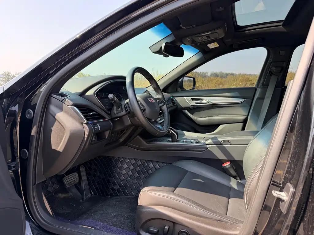 Cadillac CT5 — фото 4