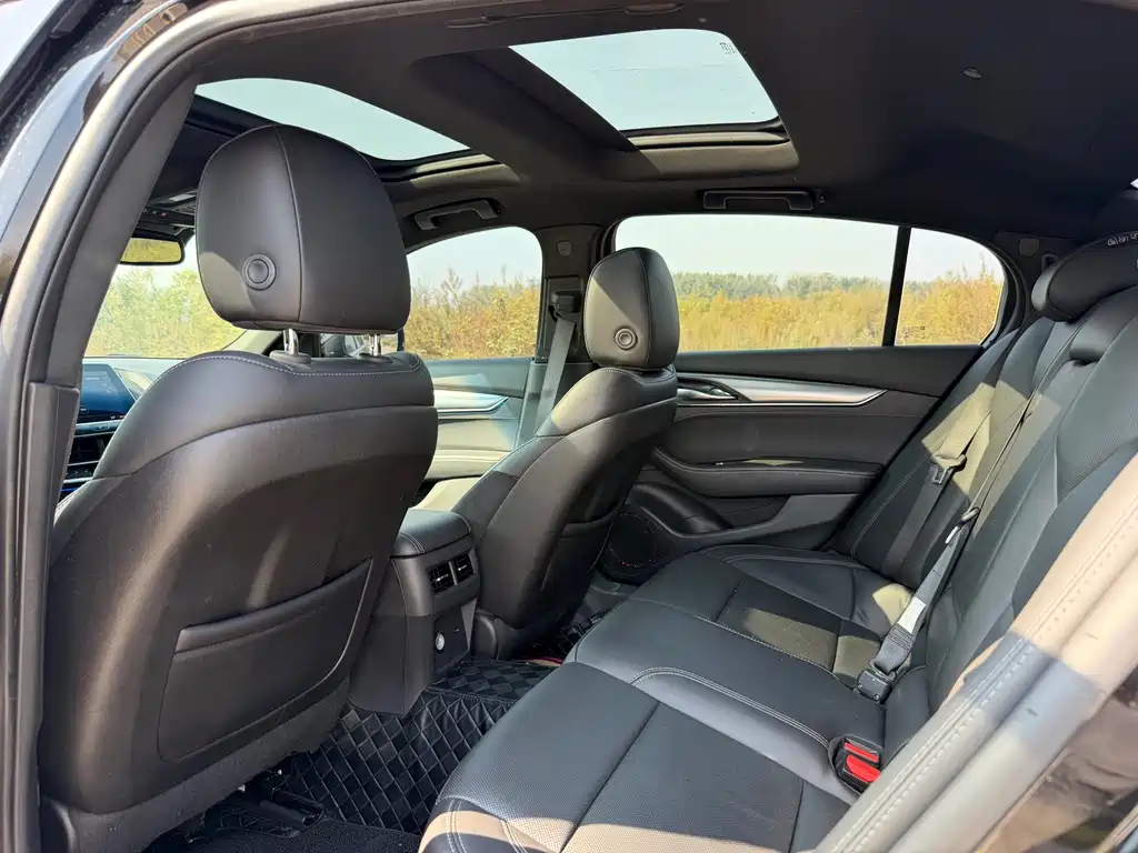 Cadillac CT5 — фото 6