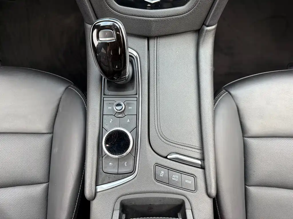 Cadillac XT6 — фото 9