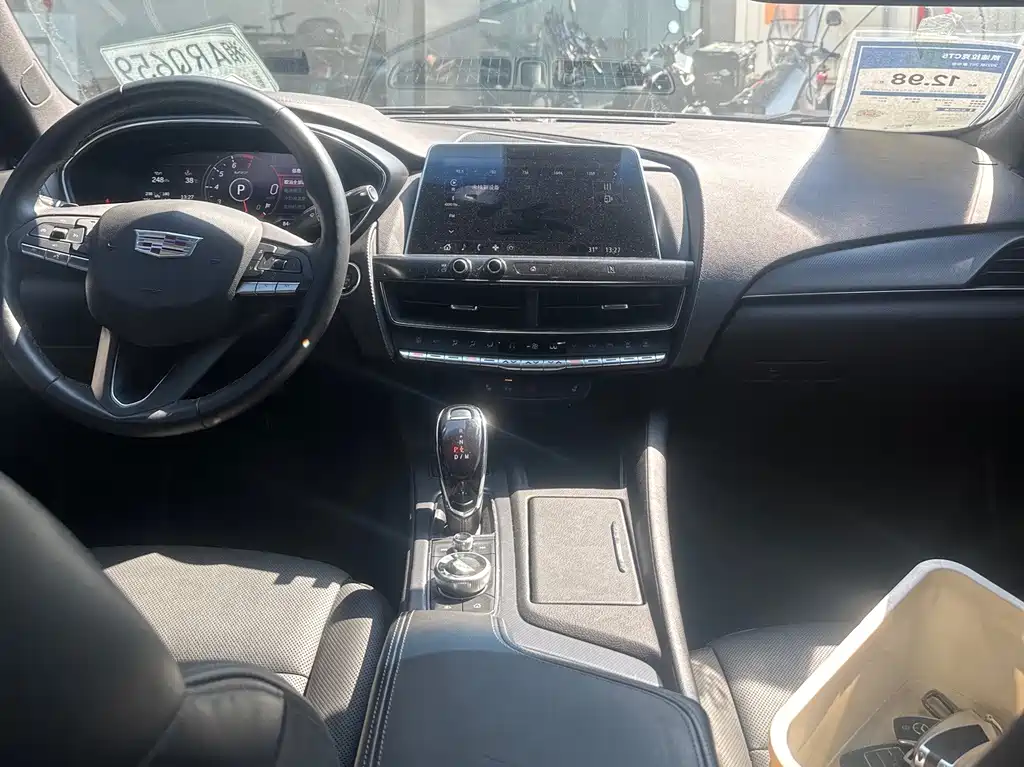 Cadillac CT5 — фото 10