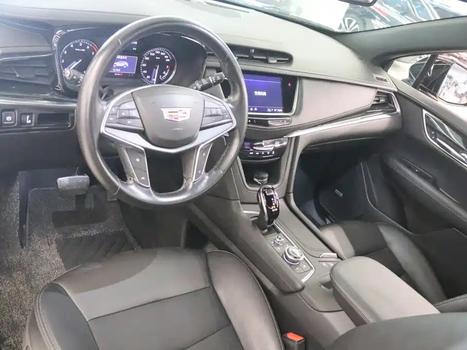 Cadillac XT5 — фото 11