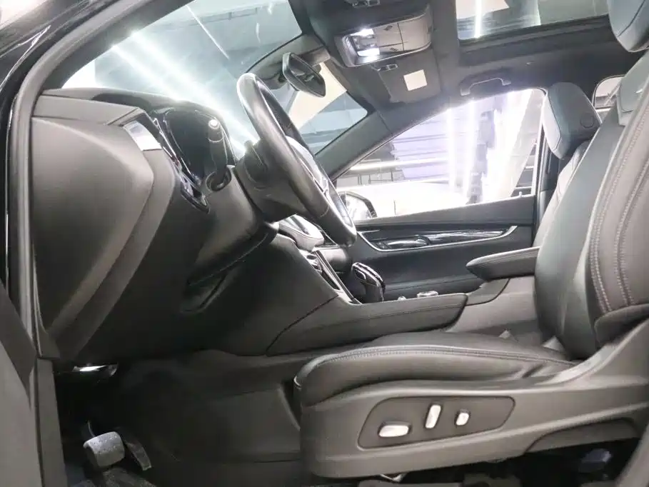 Cadillac XT5 — фото 14