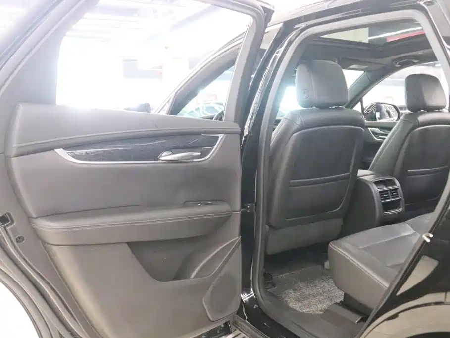Cadillac XT5 — фото 15