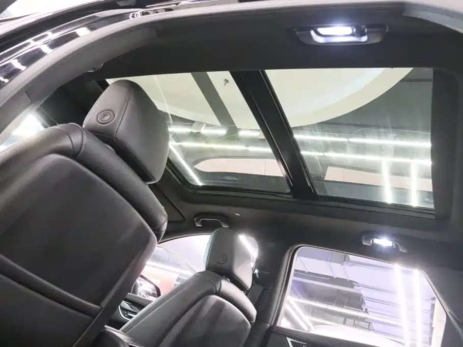 Cadillac XT5 — фото 17