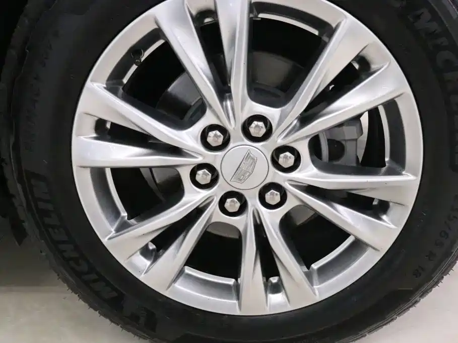 Cadillac XT5 — фото 20