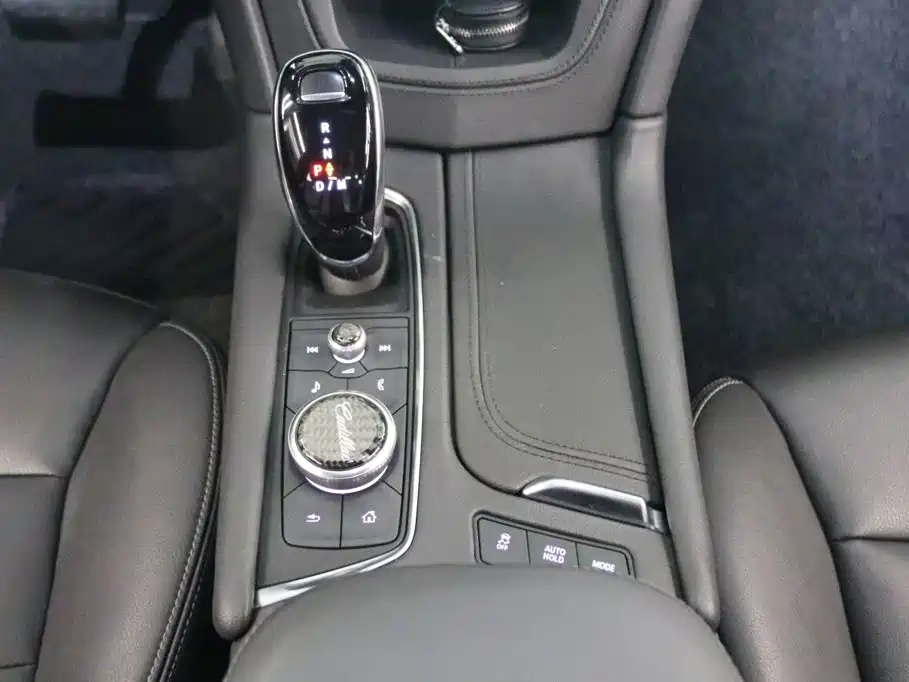 Cadillac XT5 — фото 10