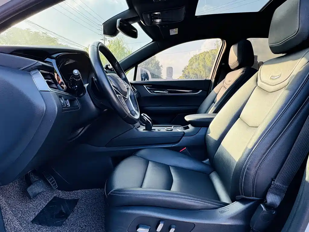 Cadillac XT5 — фото 7