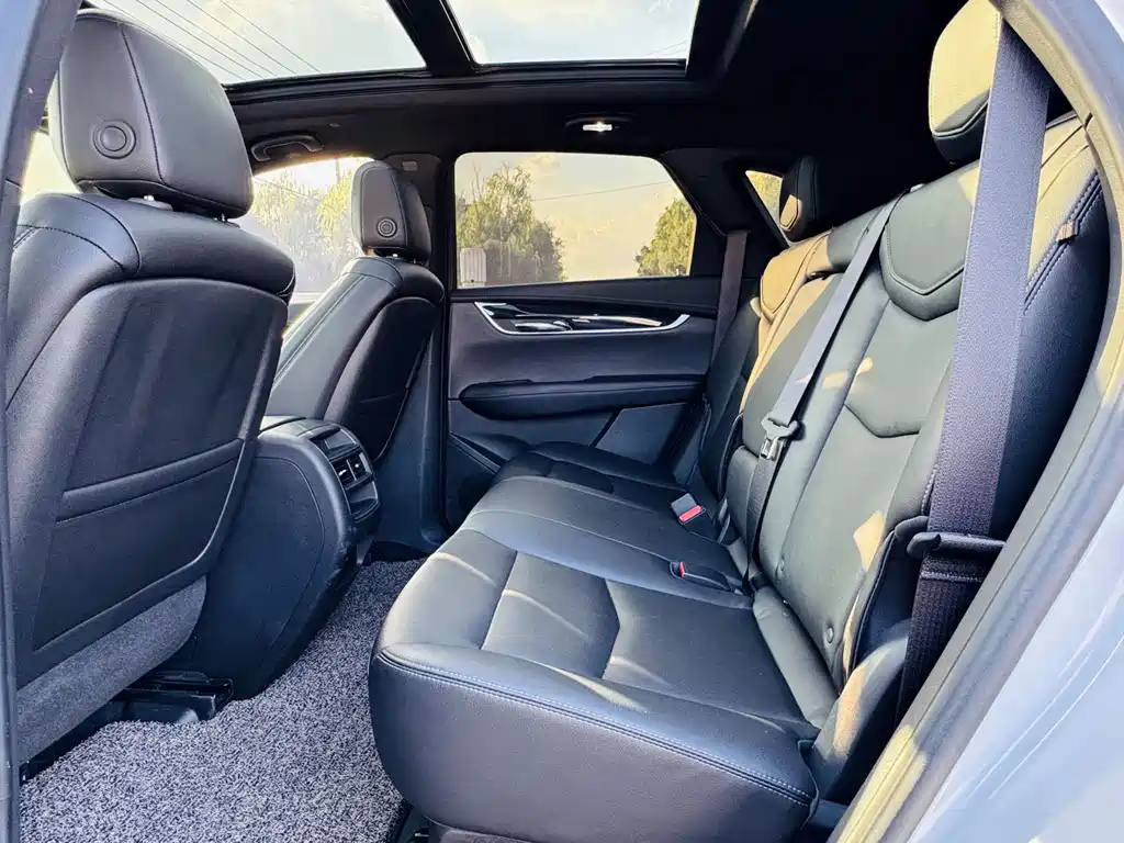 Cadillac XT5 — фото 8