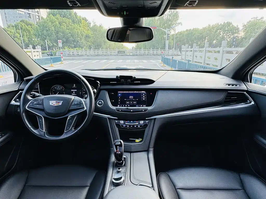 Cadillac XT5 — фото 9