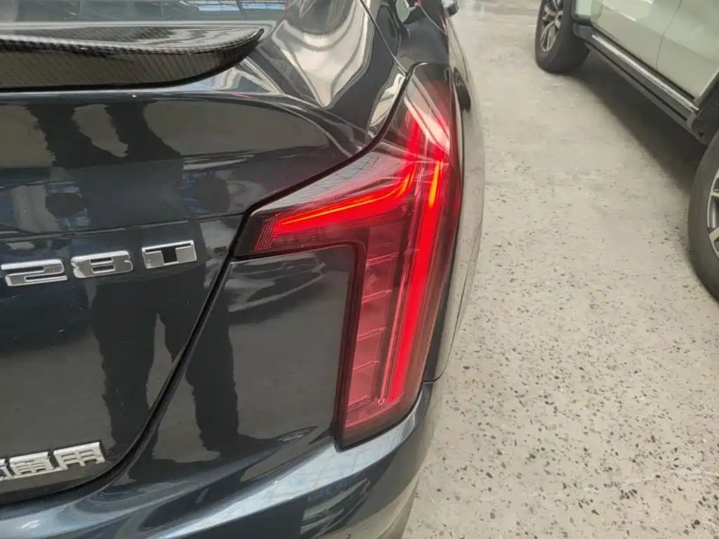 Cadillac CT5 — фото 8