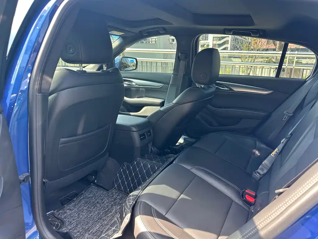 Cadillac CT5 — фото 8
