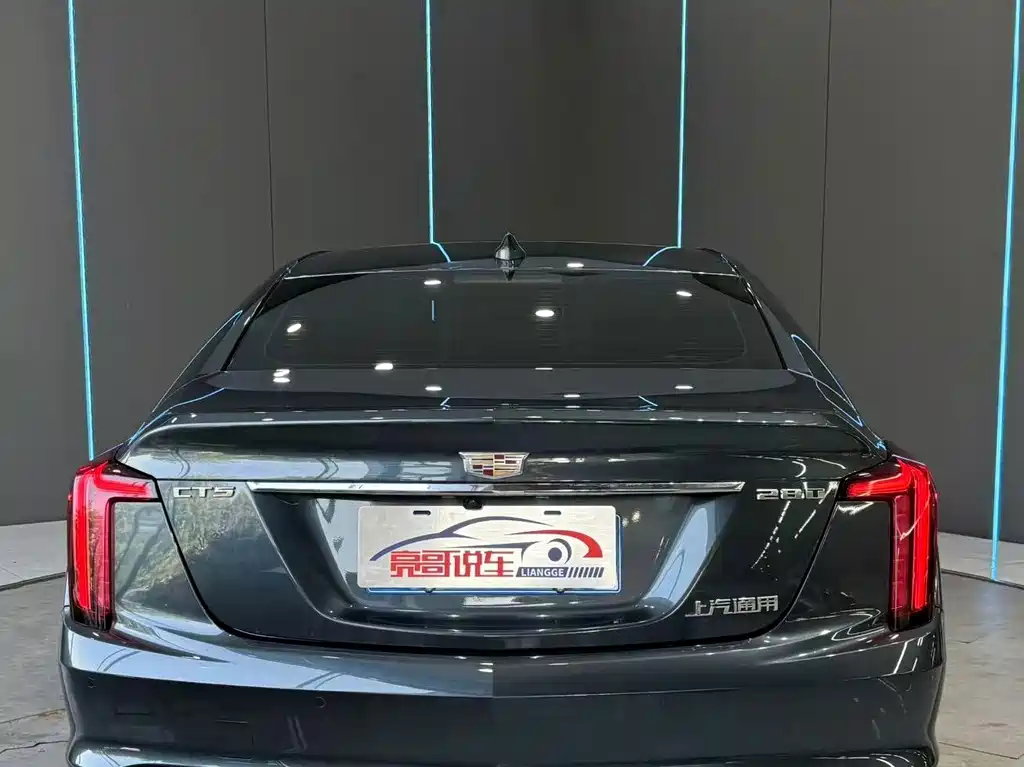 Cadillac CT5 — фото 7
