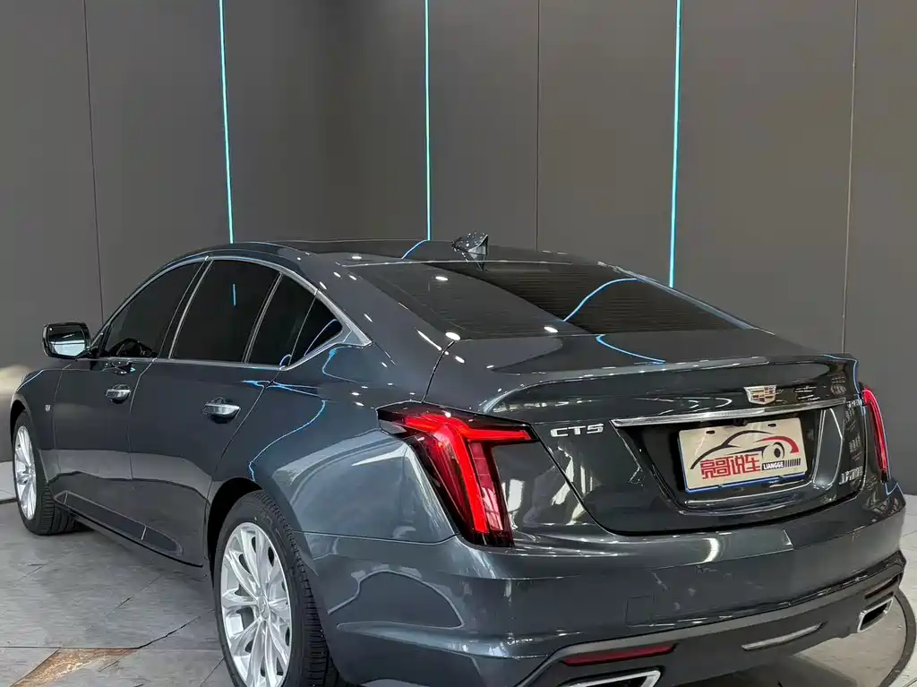 Cadillac CT5 — фото 8