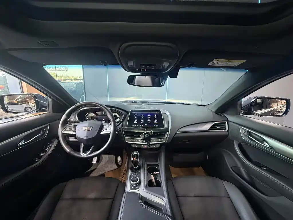 Cadillac CT5 — фото 9