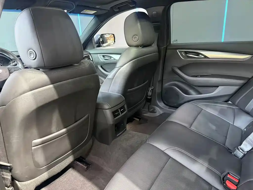 Cadillac CT5 — фото 10