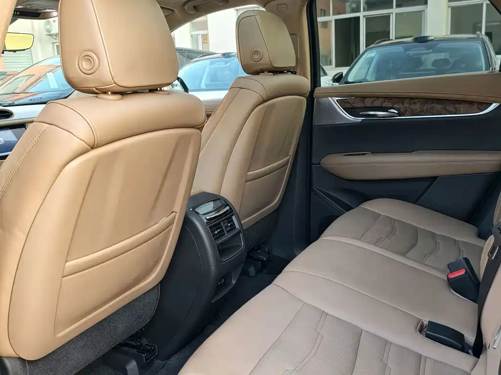 Cadillac XT5 — фото 6