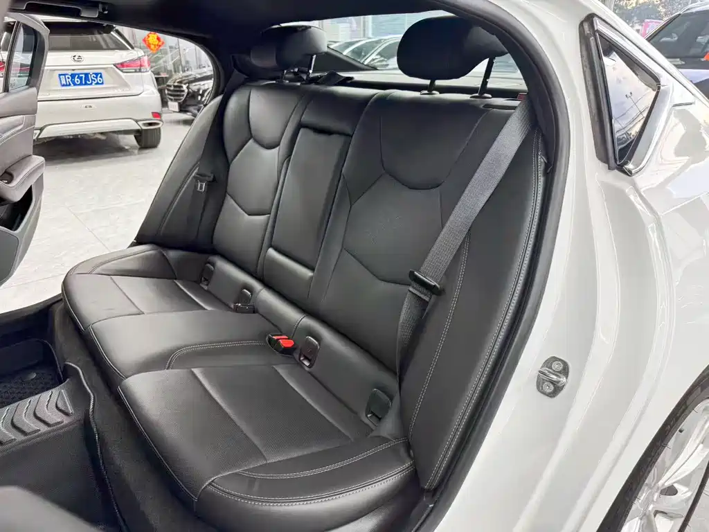 Cadillac CT5 — фото 13