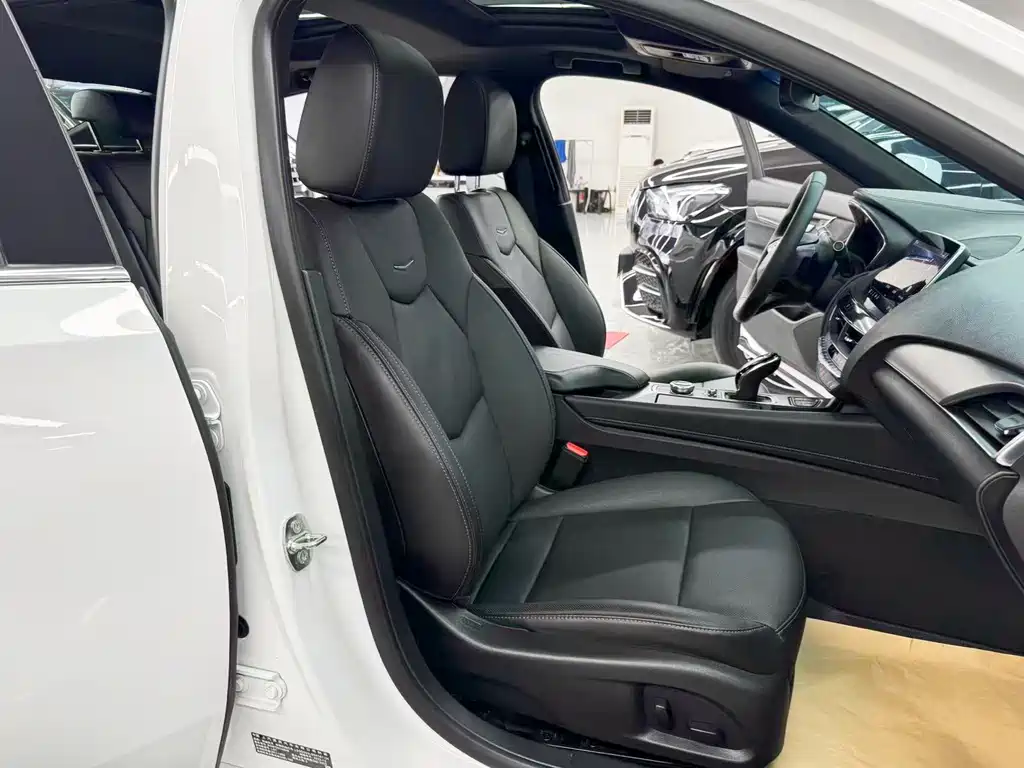 Cadillac CT5 — фото 15