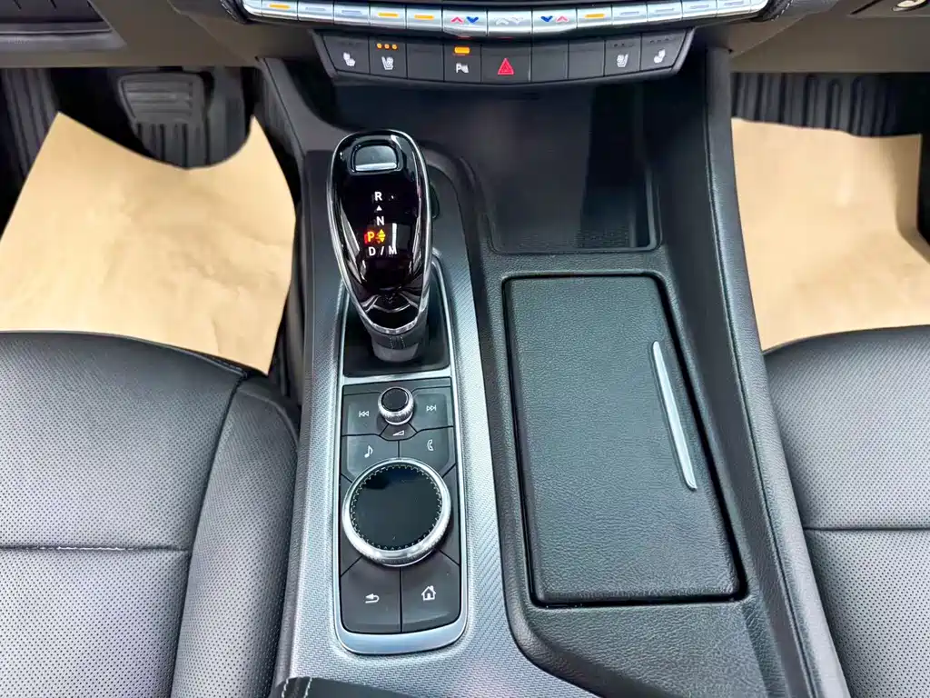 Cadillac CT5 — фото 18