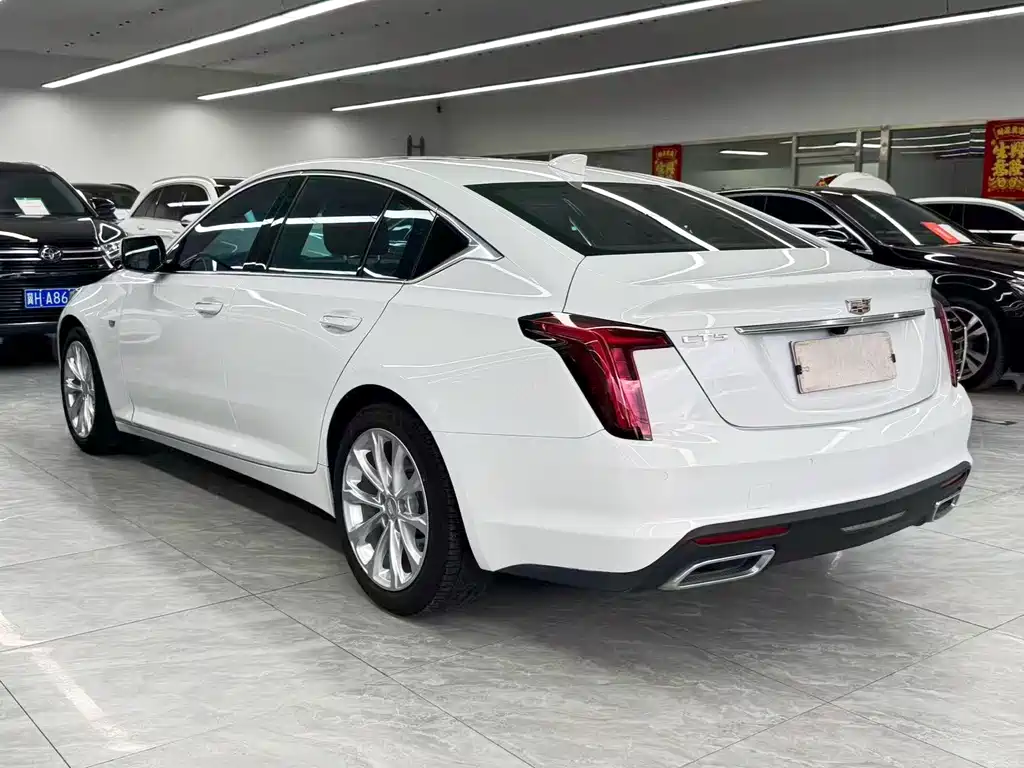 Cadillac CT5 — фото 4