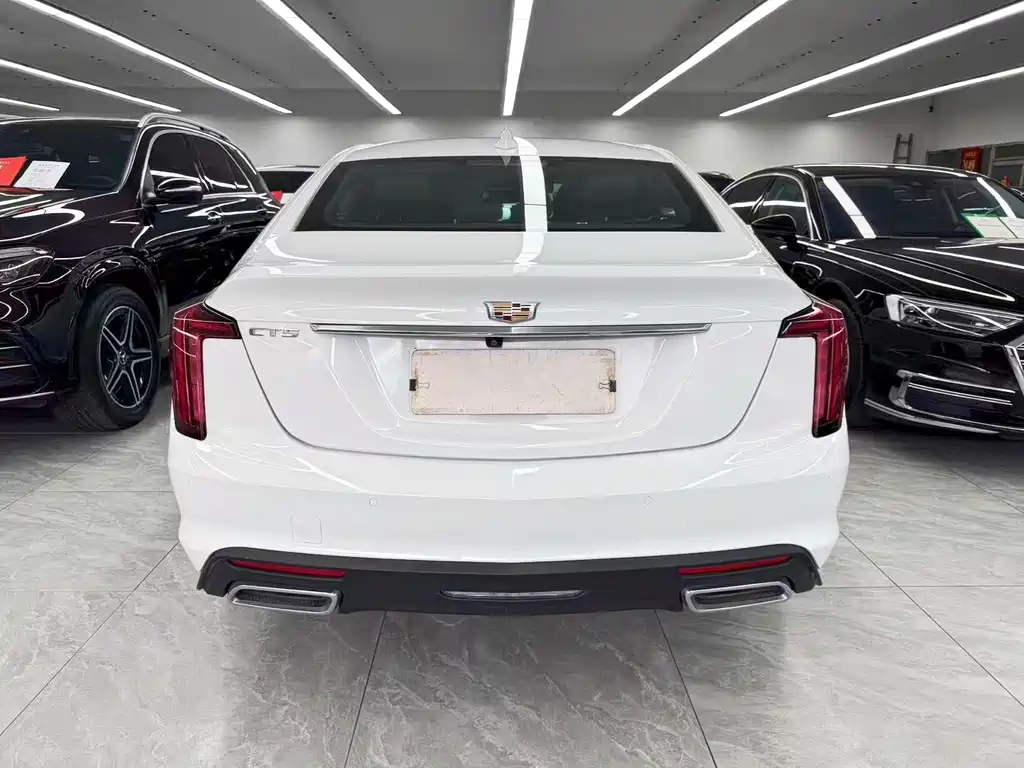 Cadillac CT5 — фото 5