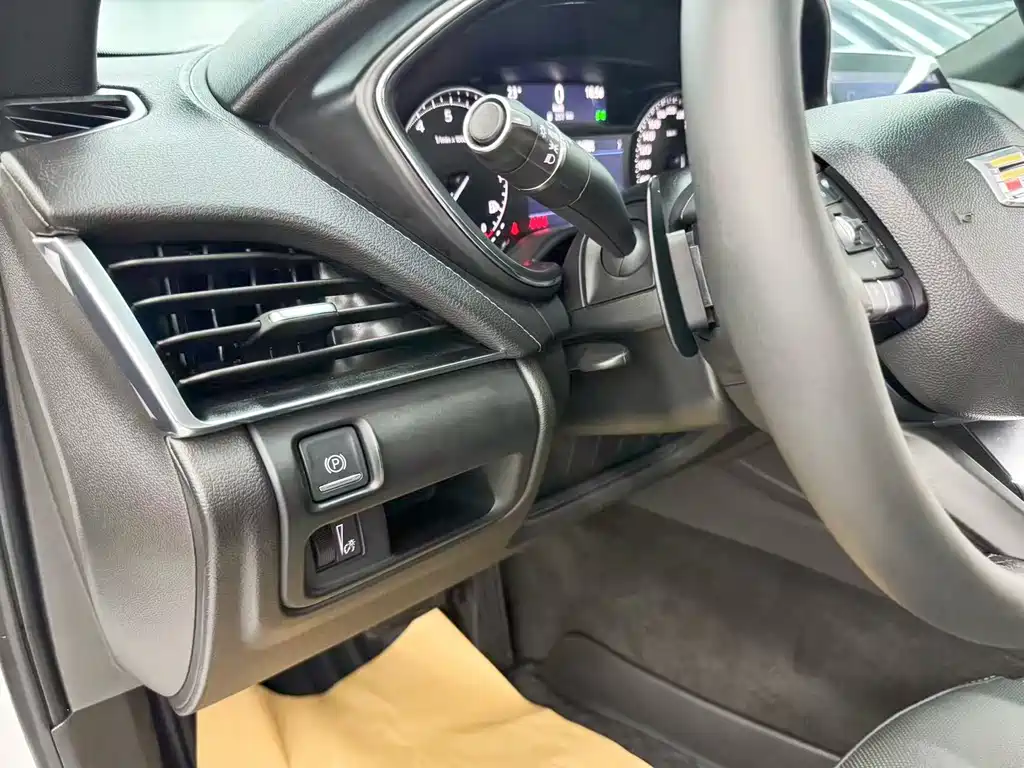 Cadillac CT5 — фото 10