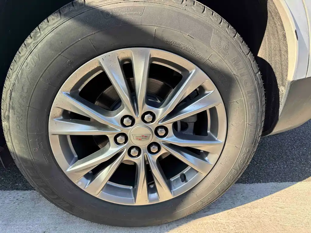 Cadillac XT5 — фото 7
