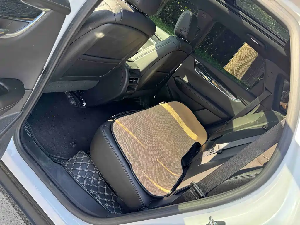 Cadillac XT5 — фото 9