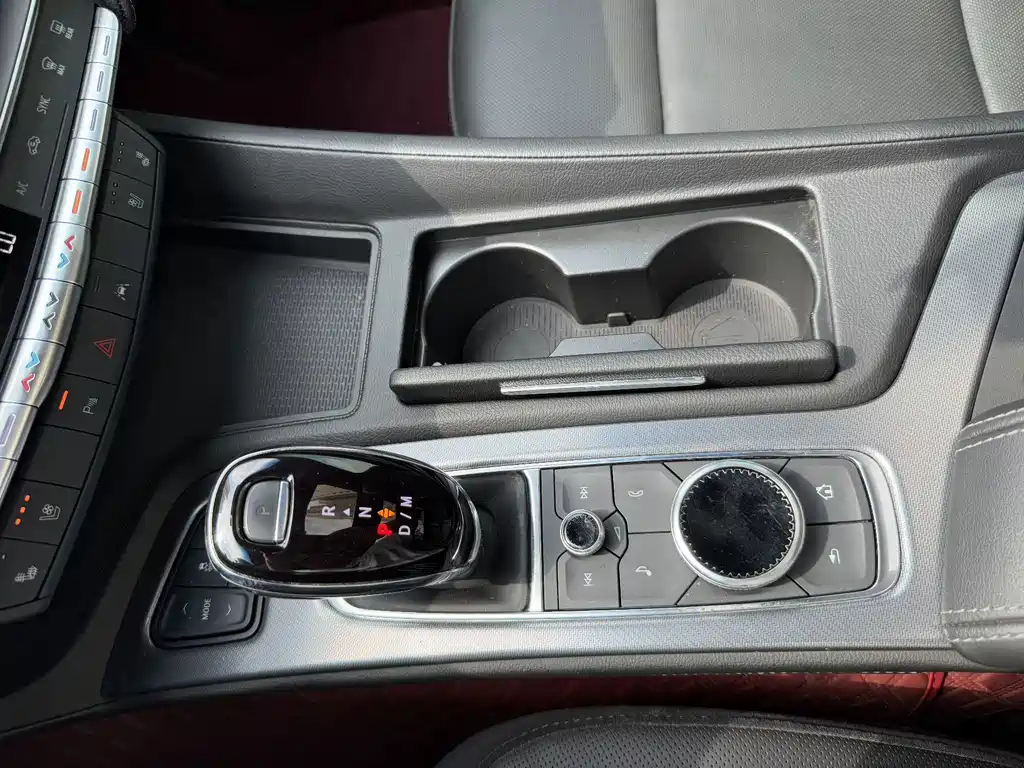 Cadillac CT5 — фото 24