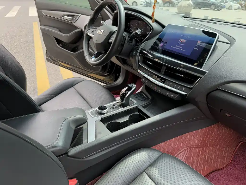 Cadillac CT5 — фото 25