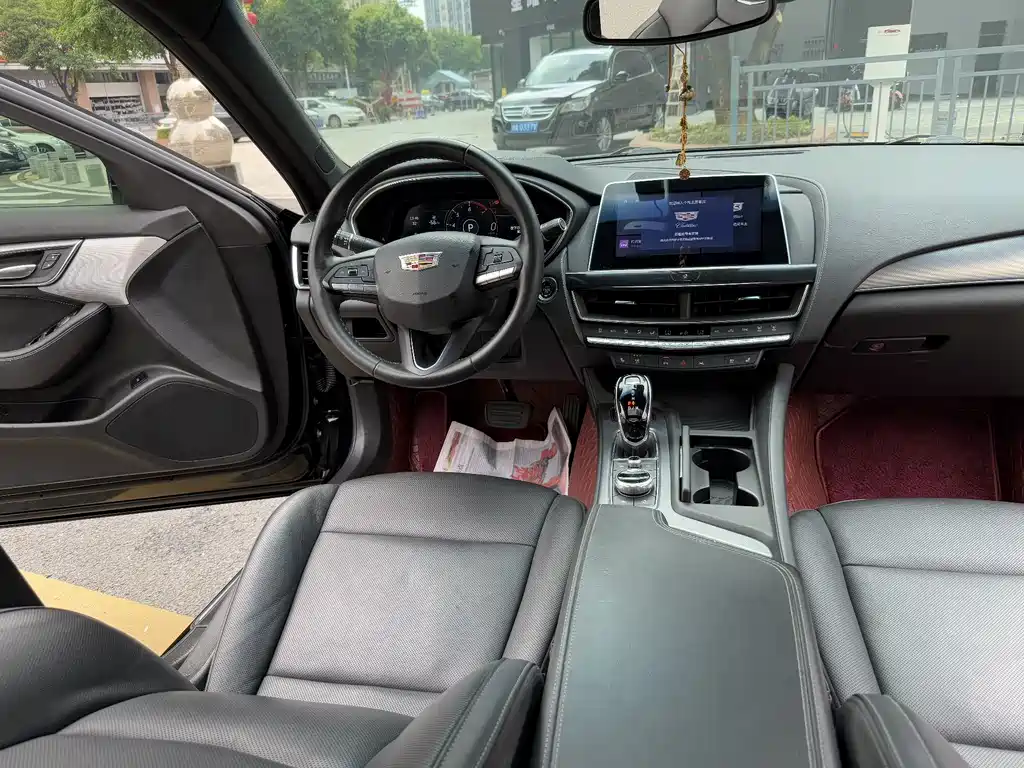 Cadillac CT5 — фото 33