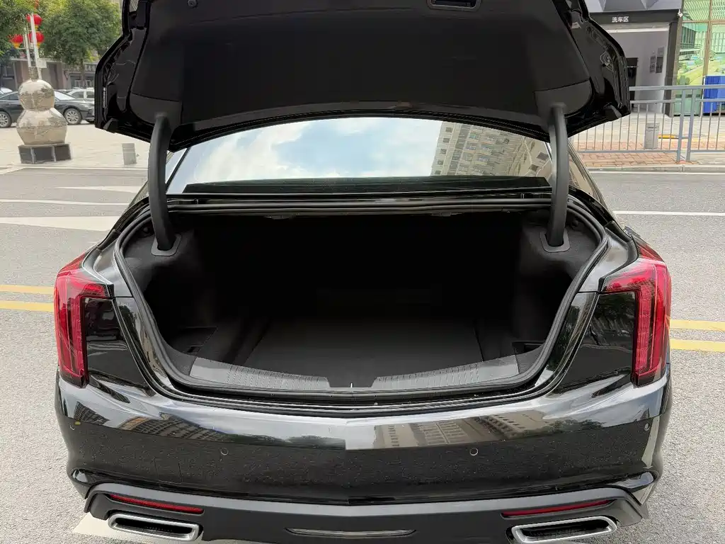 Cadillac CT5 — фото 10