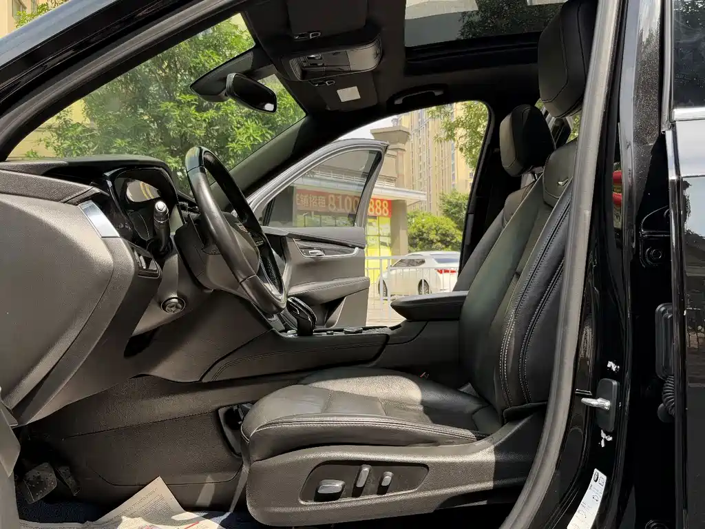 Cadillac XT6 — фото 23