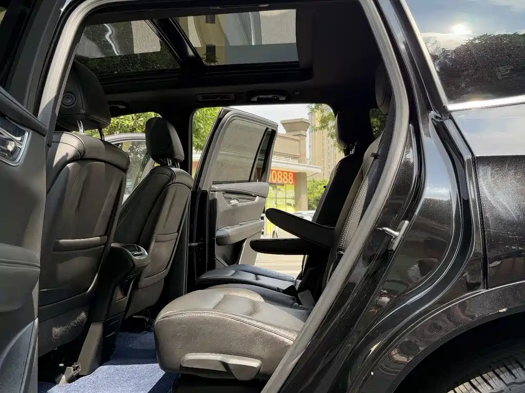 Cadillac XT6 — фото 24