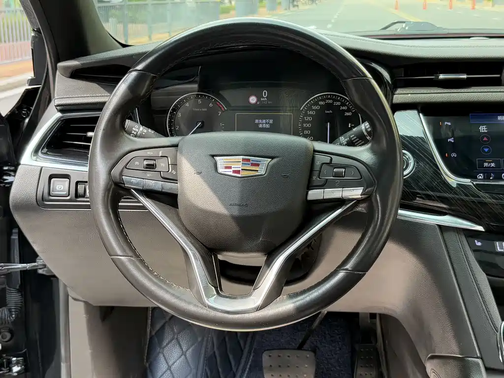 Cadillac XT6 — фото 29
