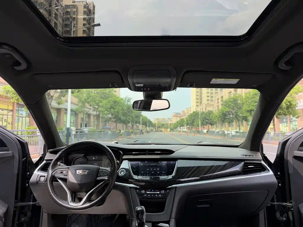 Cadillac XT6 — фото 30