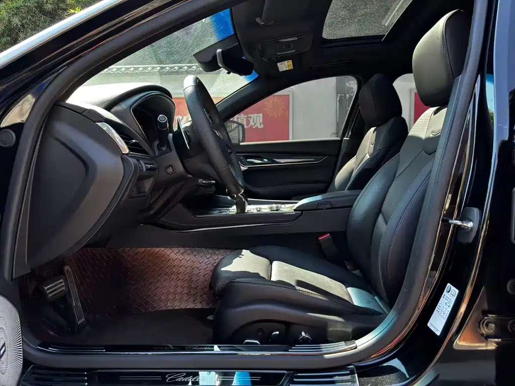 Cadillac CT5 — фото 11