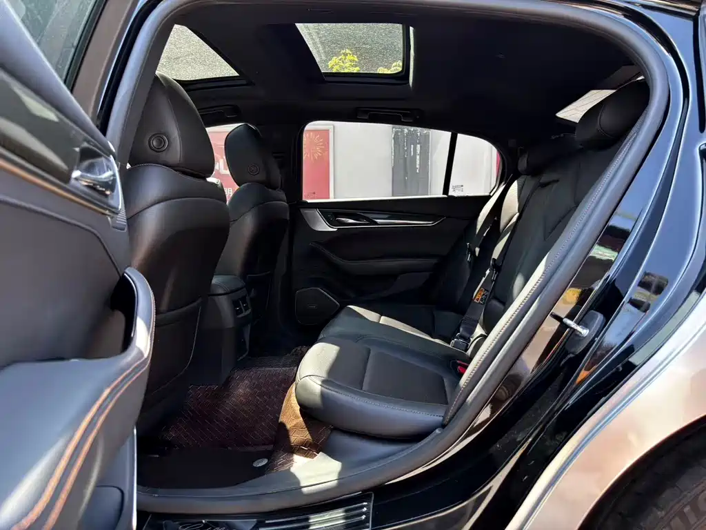 Cadillac CT5 — фото 6