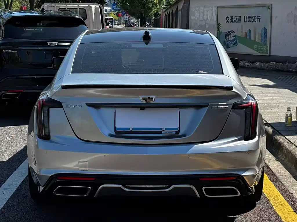 Cadillac CT5 — фото 9