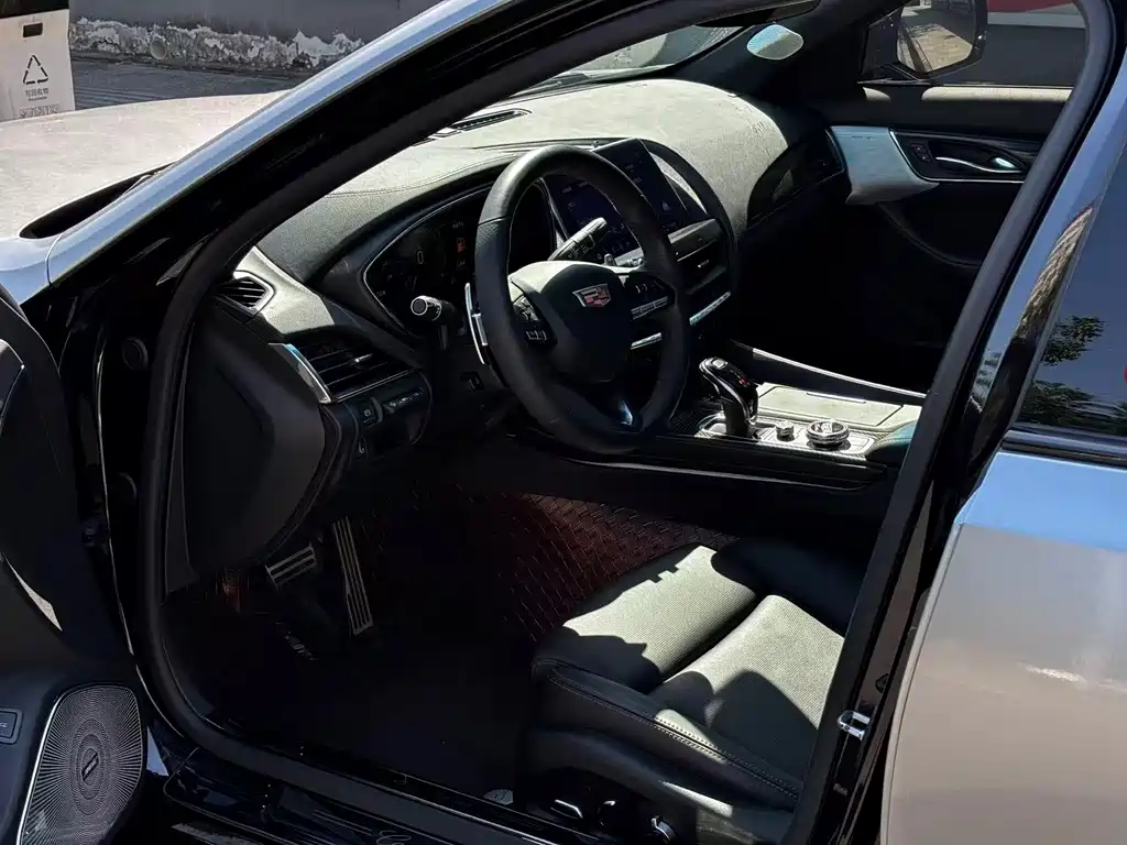 Cadillac CT5 — фото 10