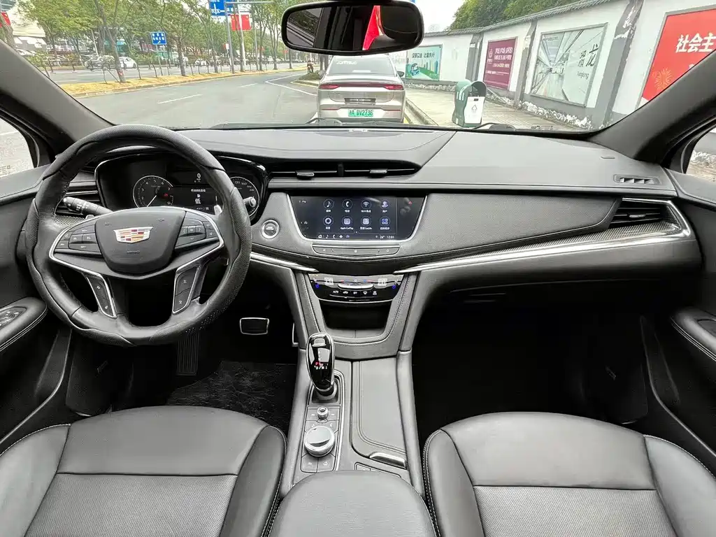 Cadillac XT5 — фото 13